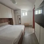 Aurora Tor Vergata-metro C Torrenova, Free Parking And Wifi Apartment Rome
