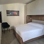 Apartment Aurora Tor Vergata-metro C Torrenova, Free Parking And Wifi