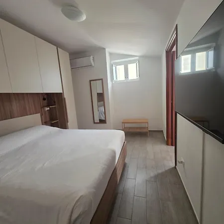 Aurora Tor Vergata-metro C Torrenova, Free Parking And Wifi Appartement Rome